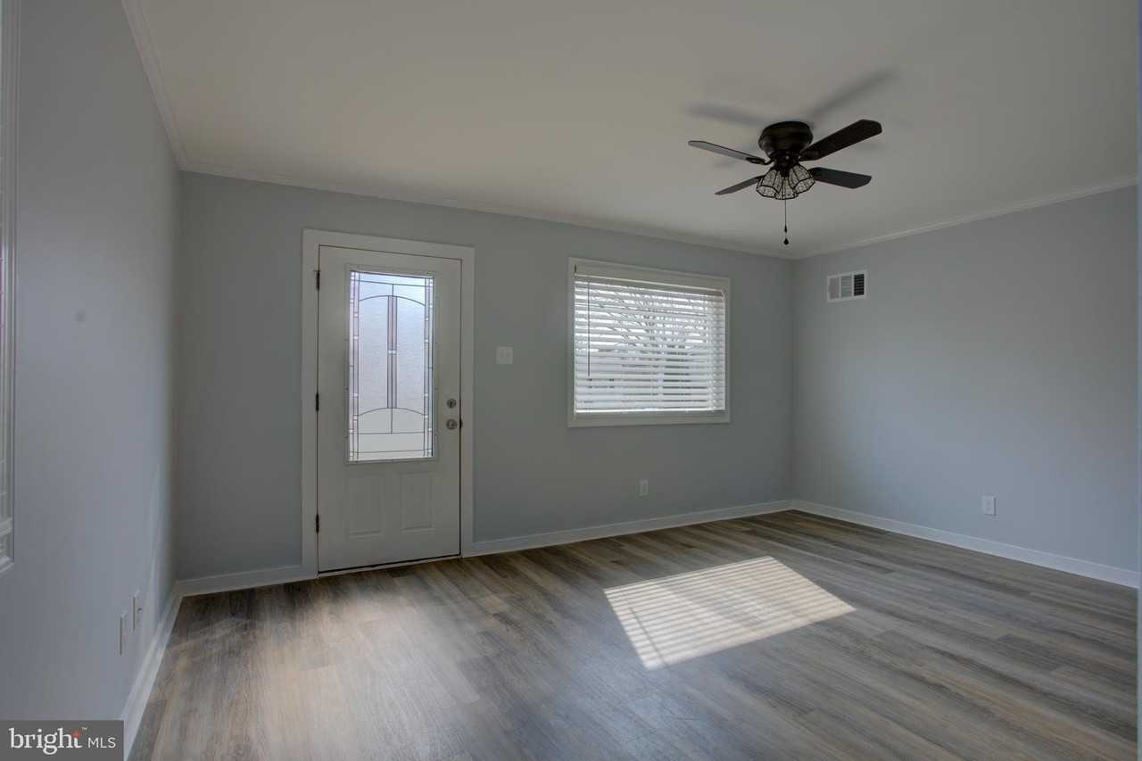 232 Cabbel Dr - Photo 5 of 27