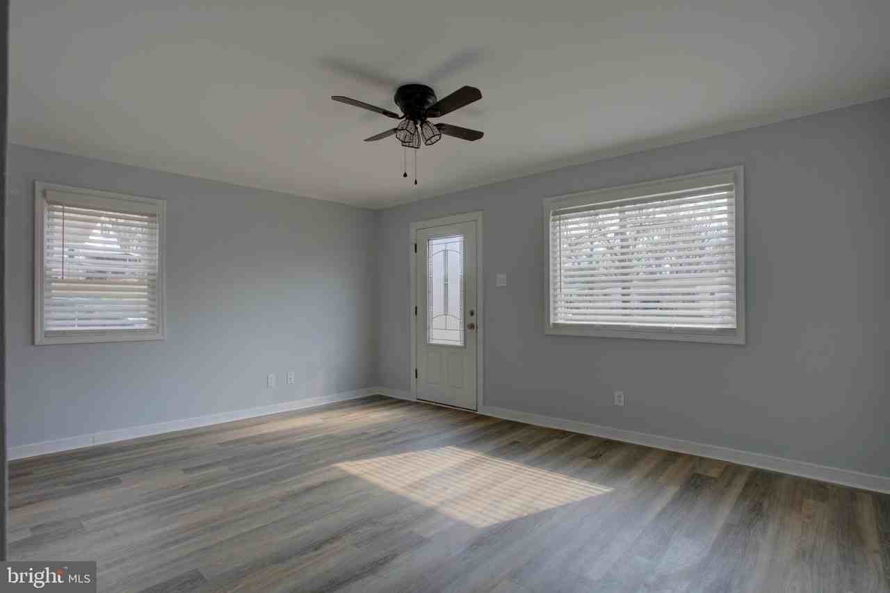 232 Cabbel Dr - Photo 7 of 27