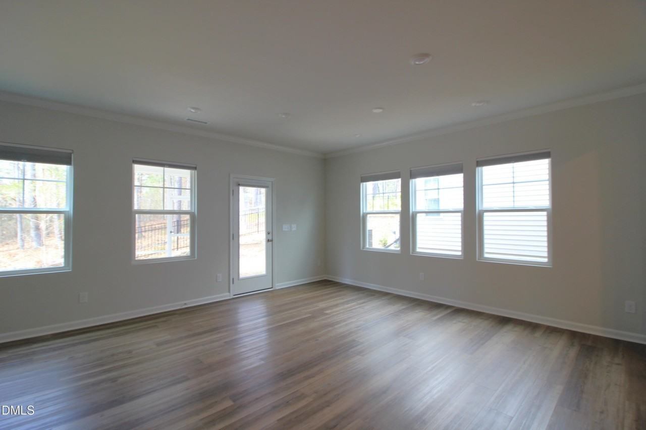 6007 Shade Tree Ln - Photo 4 of 24