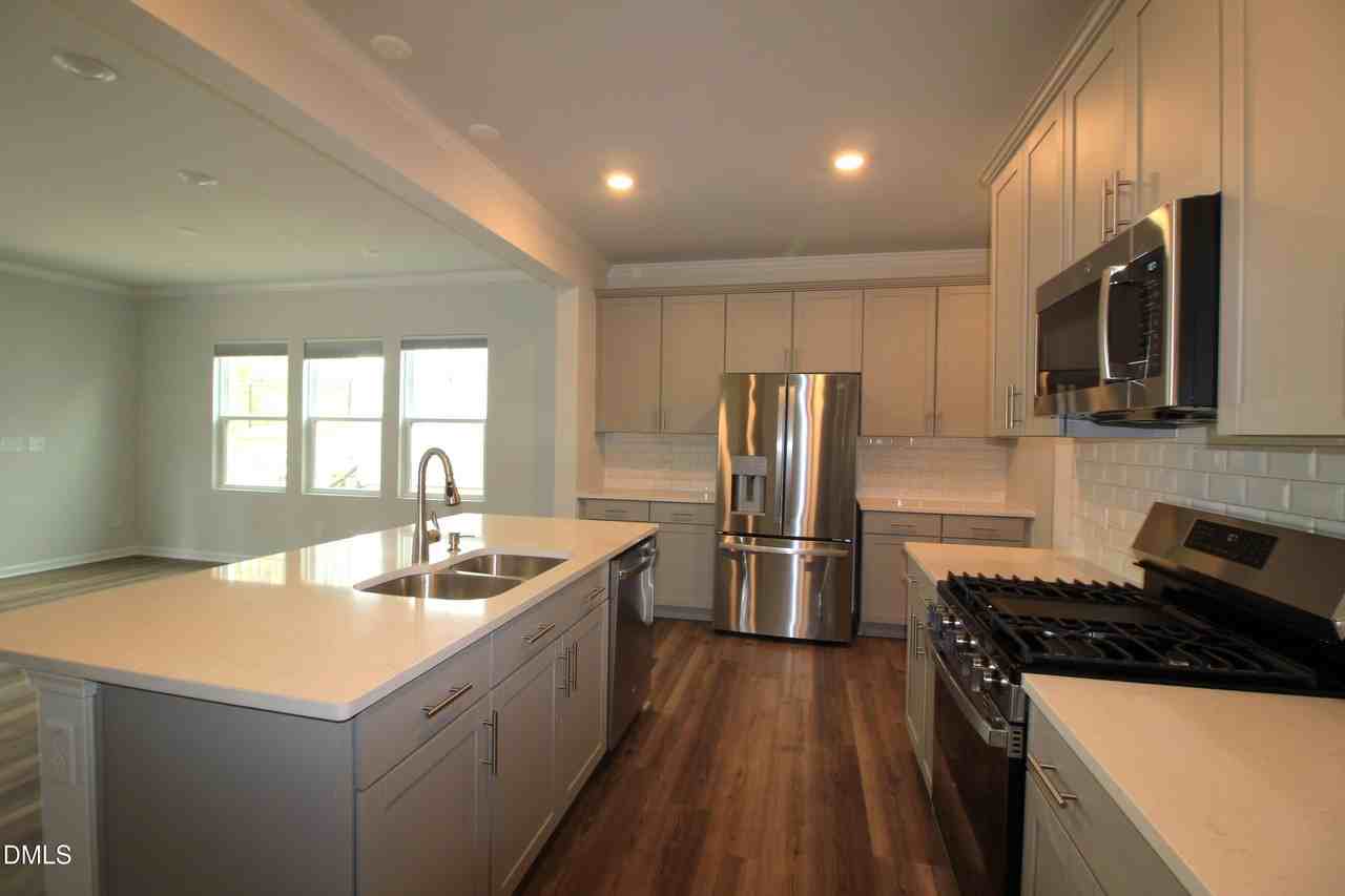 6007 Shade Tree Ln - Photo 5 of 24