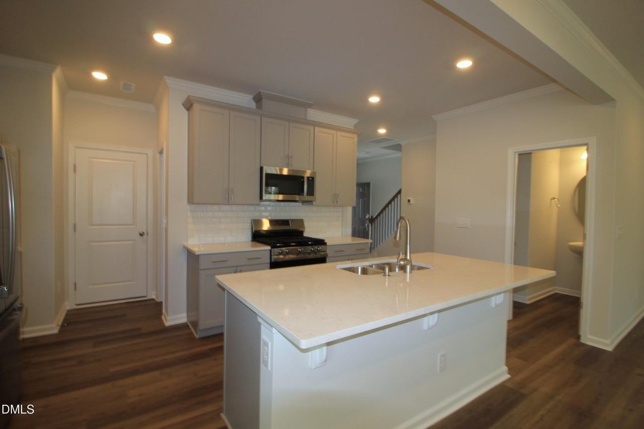 6007 Shade Tree Ln - Photo 6 of 24