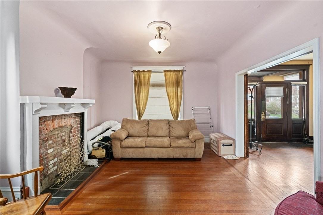 922 Jancey St - Photo 5 of 30