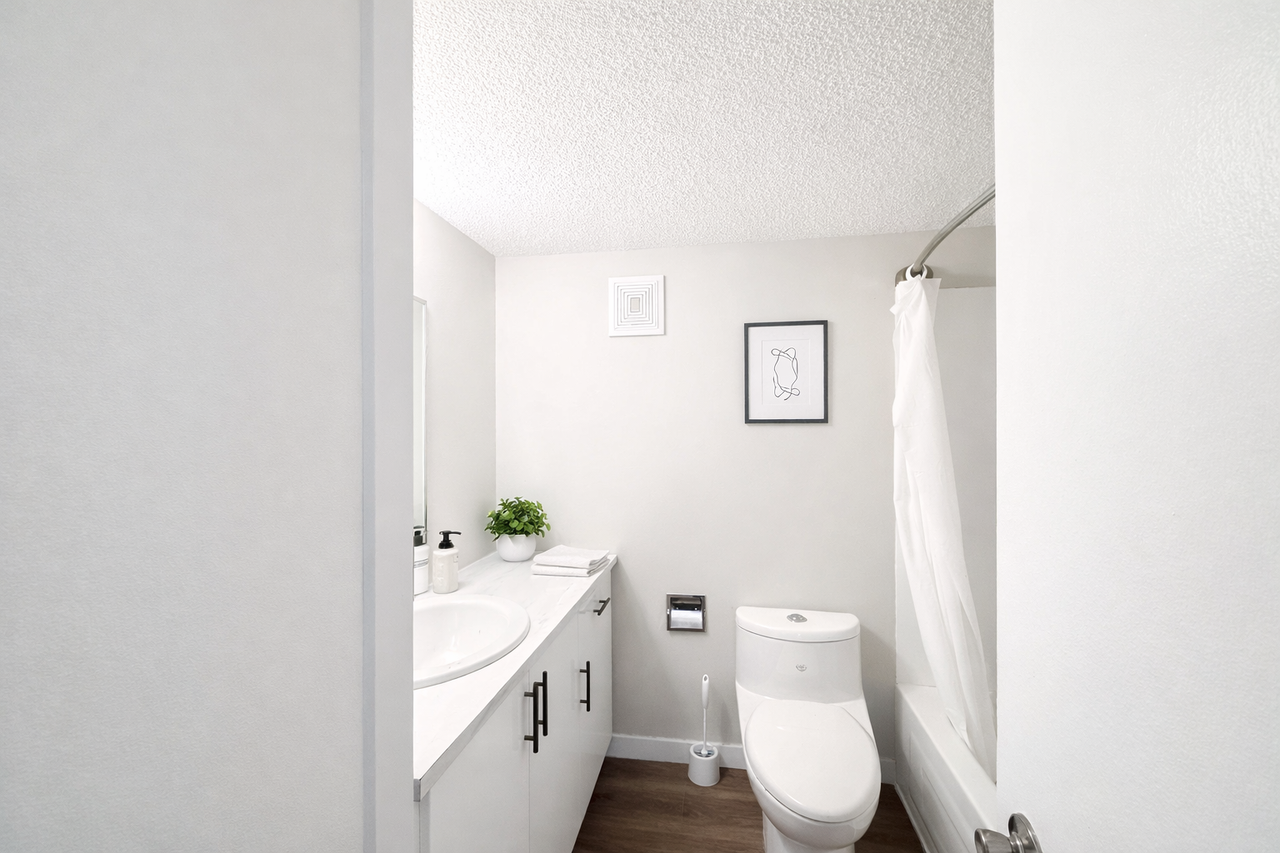 10724 105 St Nw #201 - Photo 4 of 8