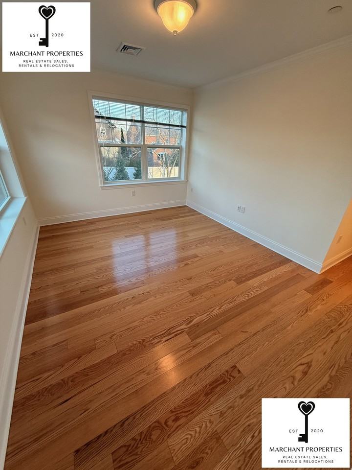 215 Ellery Ct - Photo 5 of 45