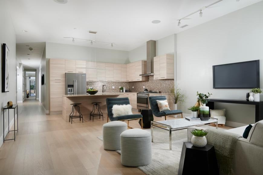 1100 W Adams St - Photo 4 of 10