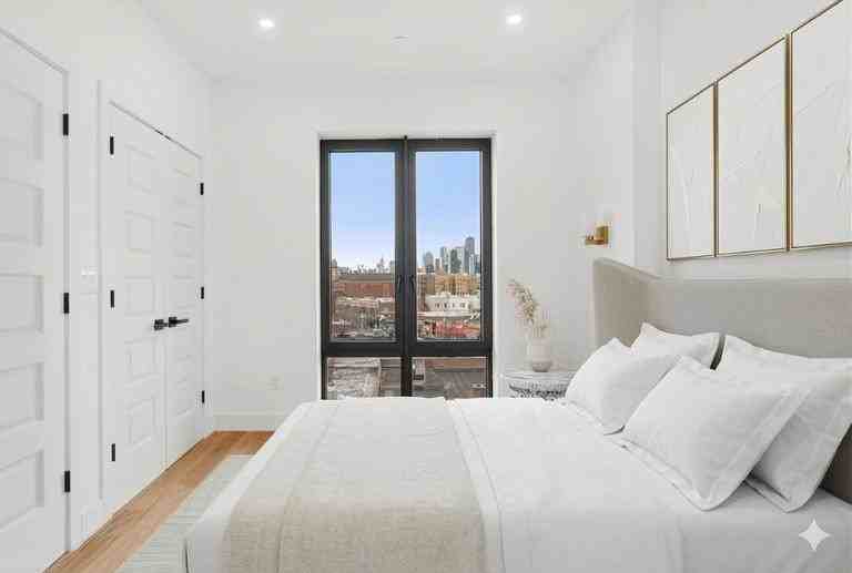 4529 47th St - Photo 7 of 9