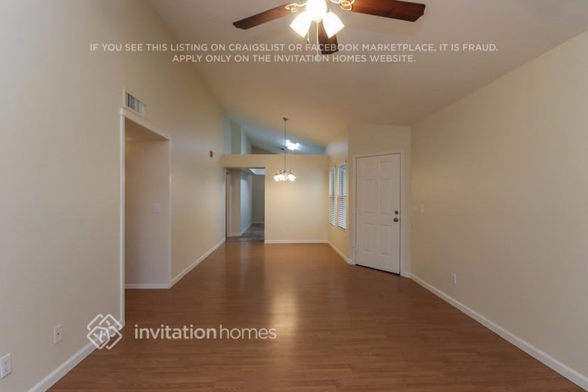 1311 W Straford Dr - Photo 2 of 14