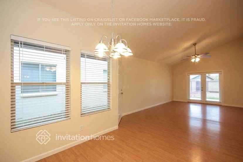 1311 W Straford Dr - Photo 3 of 14