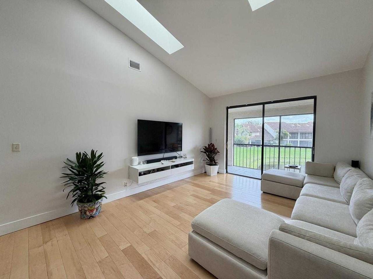 La Mirada Dr - Photo 7 of 18