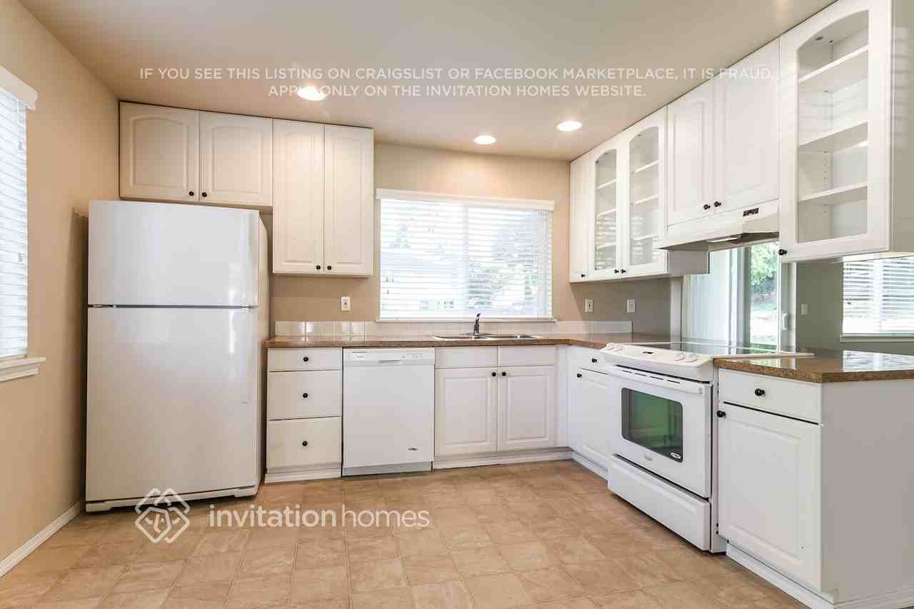 12105 119th St E - Photo 6 of 21