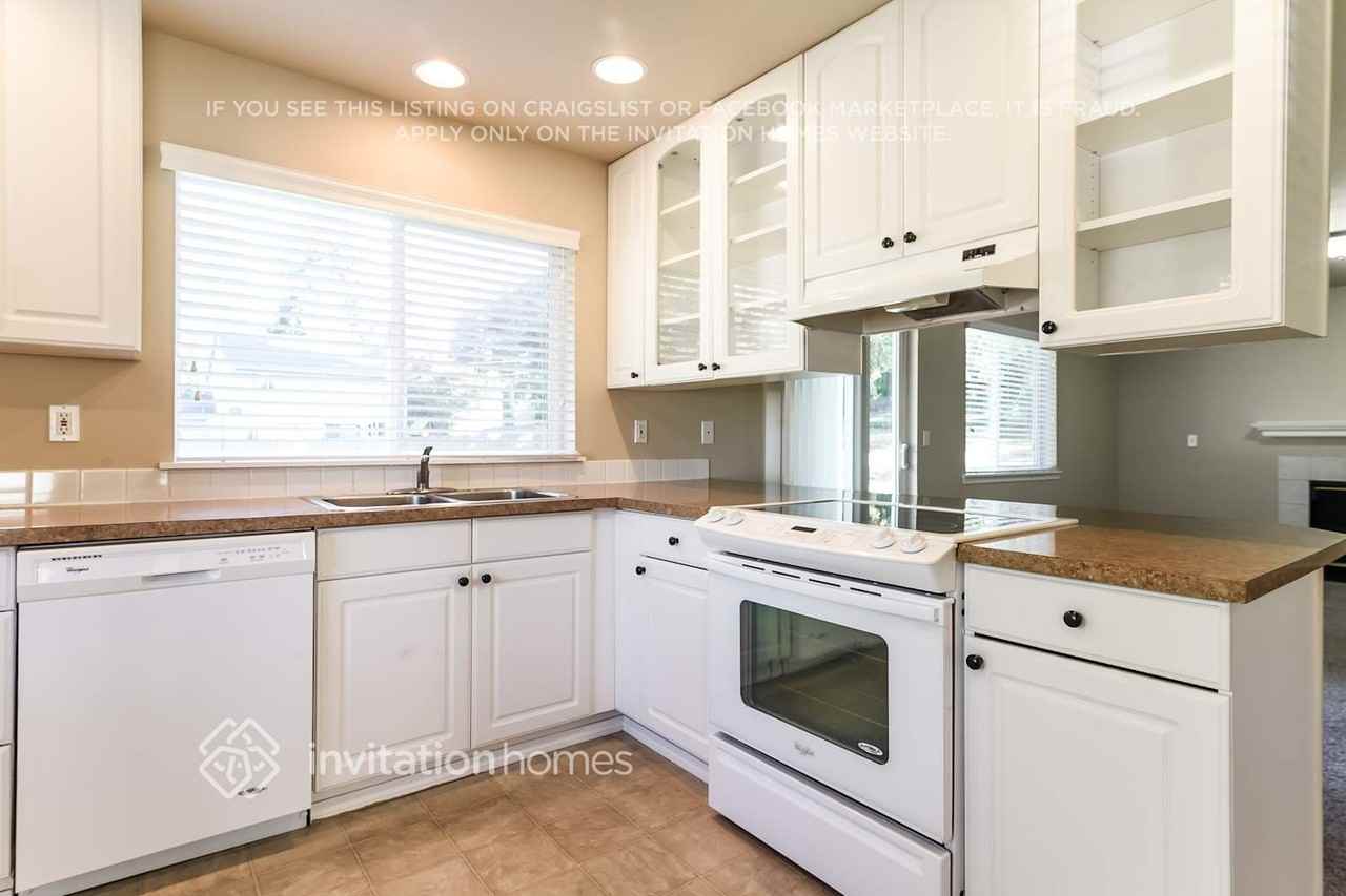 12105 119th St E - Photo 7 of 21