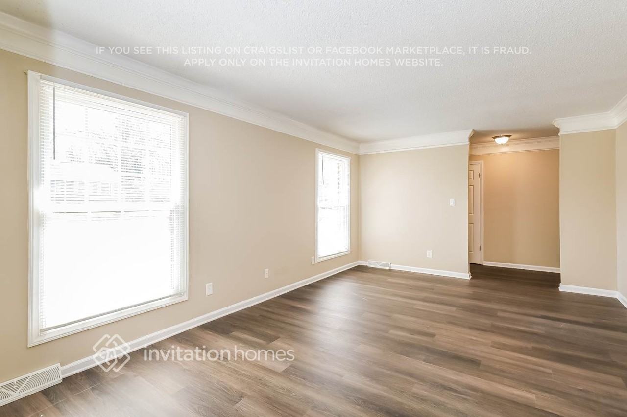 4629 Dawnwood Dr - Photo 3 of 17