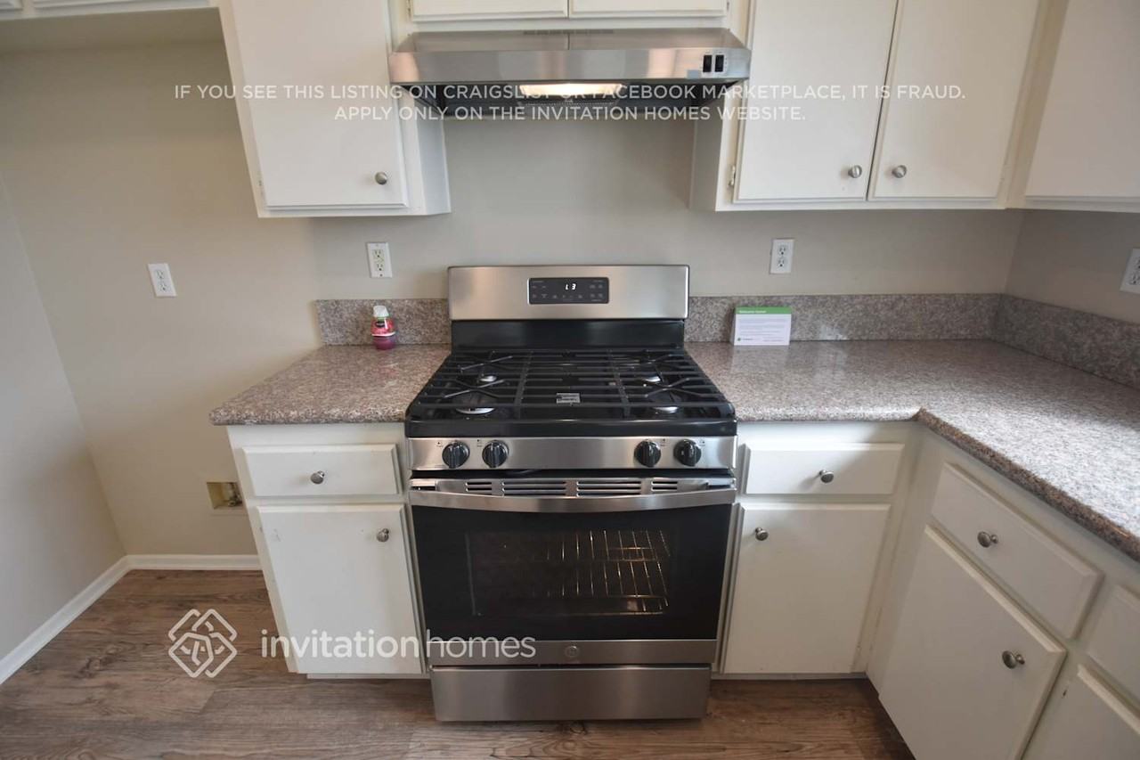 1721 G Ct - Photo 2 of 12