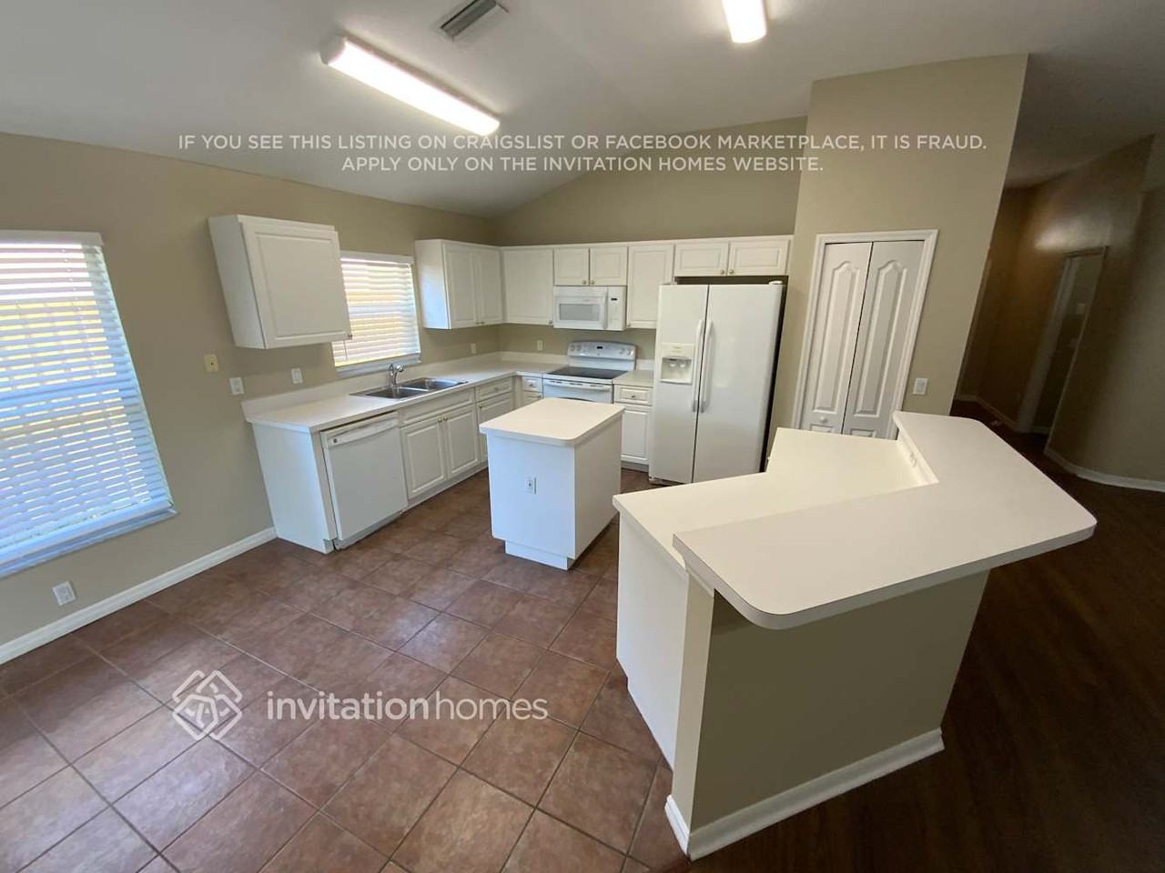 11707 S Stone Ln - Photo 4 of 12