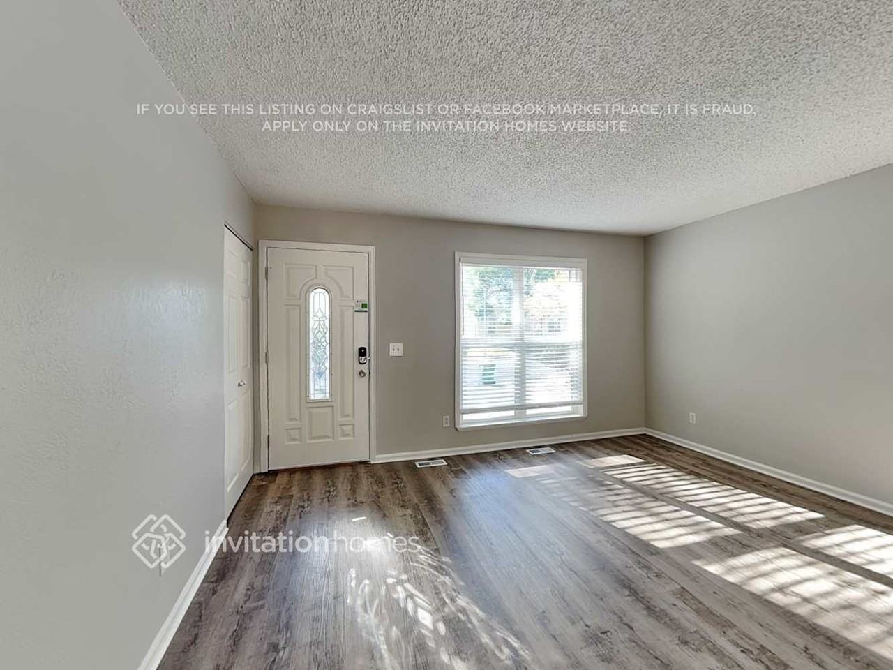 1617 S Sedalia St - Photo 4 of 23