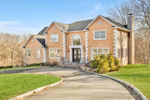 featured image of 34 Renfrew Rd