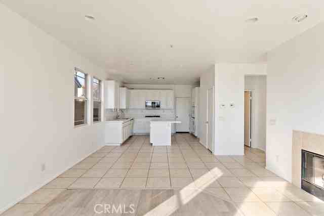 16757 Escalon Dr - Photo 5 of 32