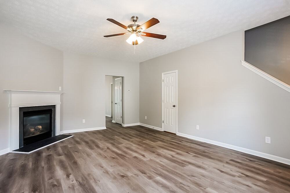 444 Village Bluff Dr - Photo 5 of 17