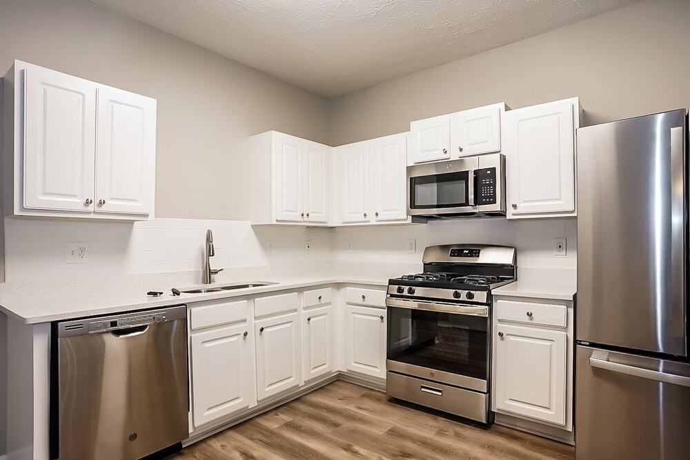 444 Village Bluff Dr - Photo 7 of 17