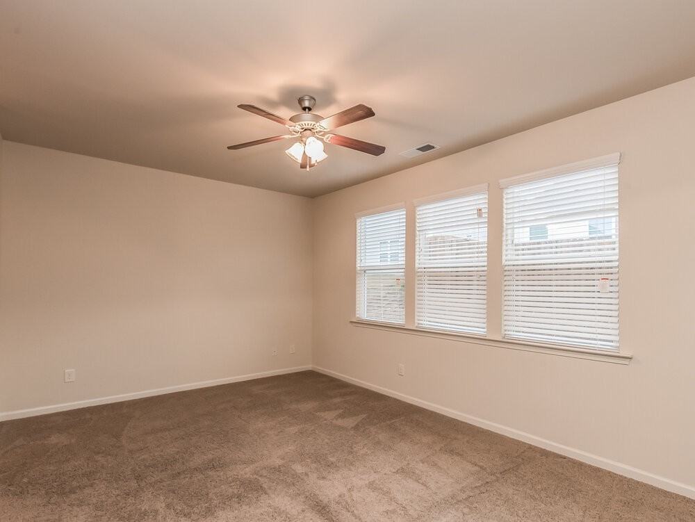 98 High Point Way - Photo 5 of 17