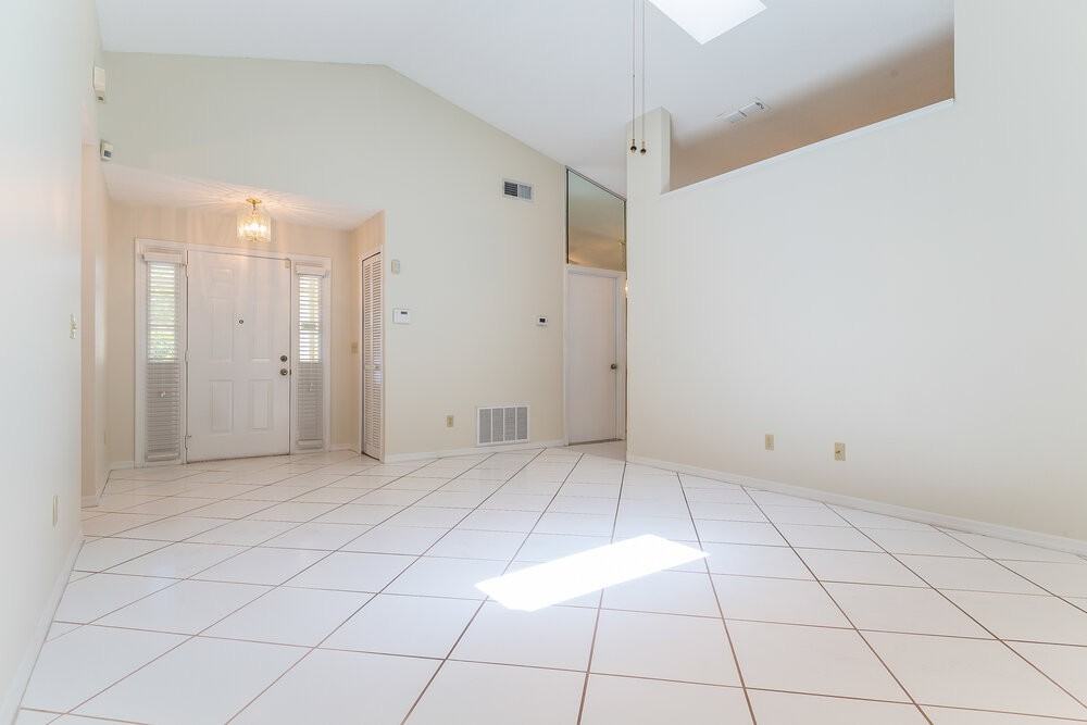 1011 Manigan Ave - Photo 2 of 14