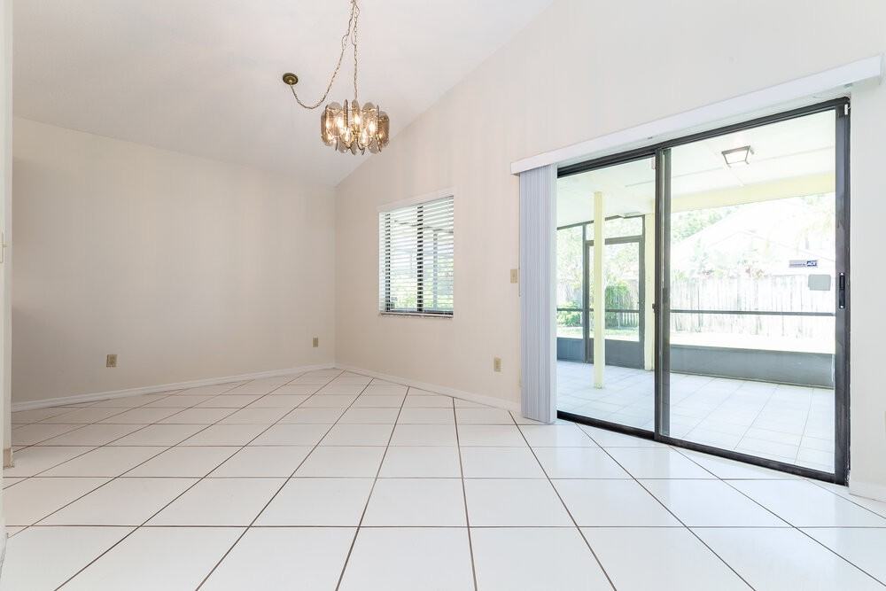 1011 Manigan Ave - Photo 4 of 14