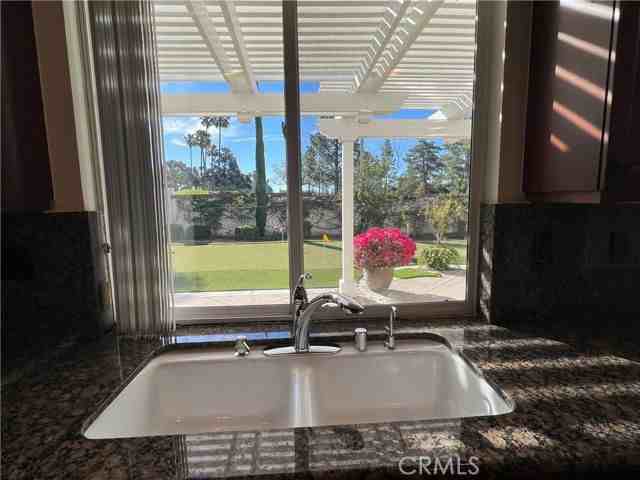 12390 Fairbanks Dr - Photo 2 of 8