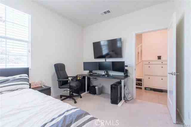 140 Paramount - Photo 5 of 8