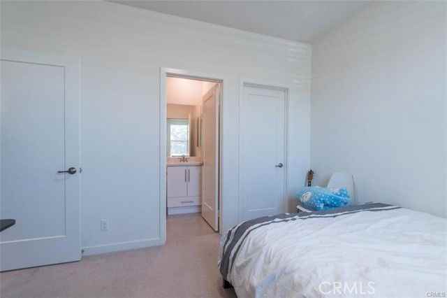 140 Paramount - Photo 7 of 8