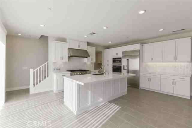 132 Chorus - Photo 4 of 8