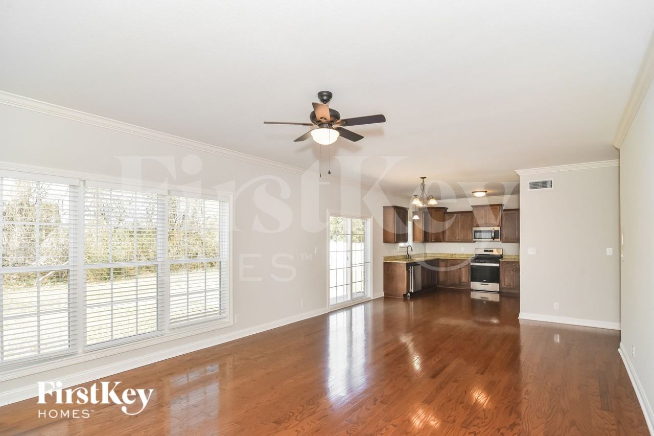 388 Abeline Dr - Photo 4 of 19