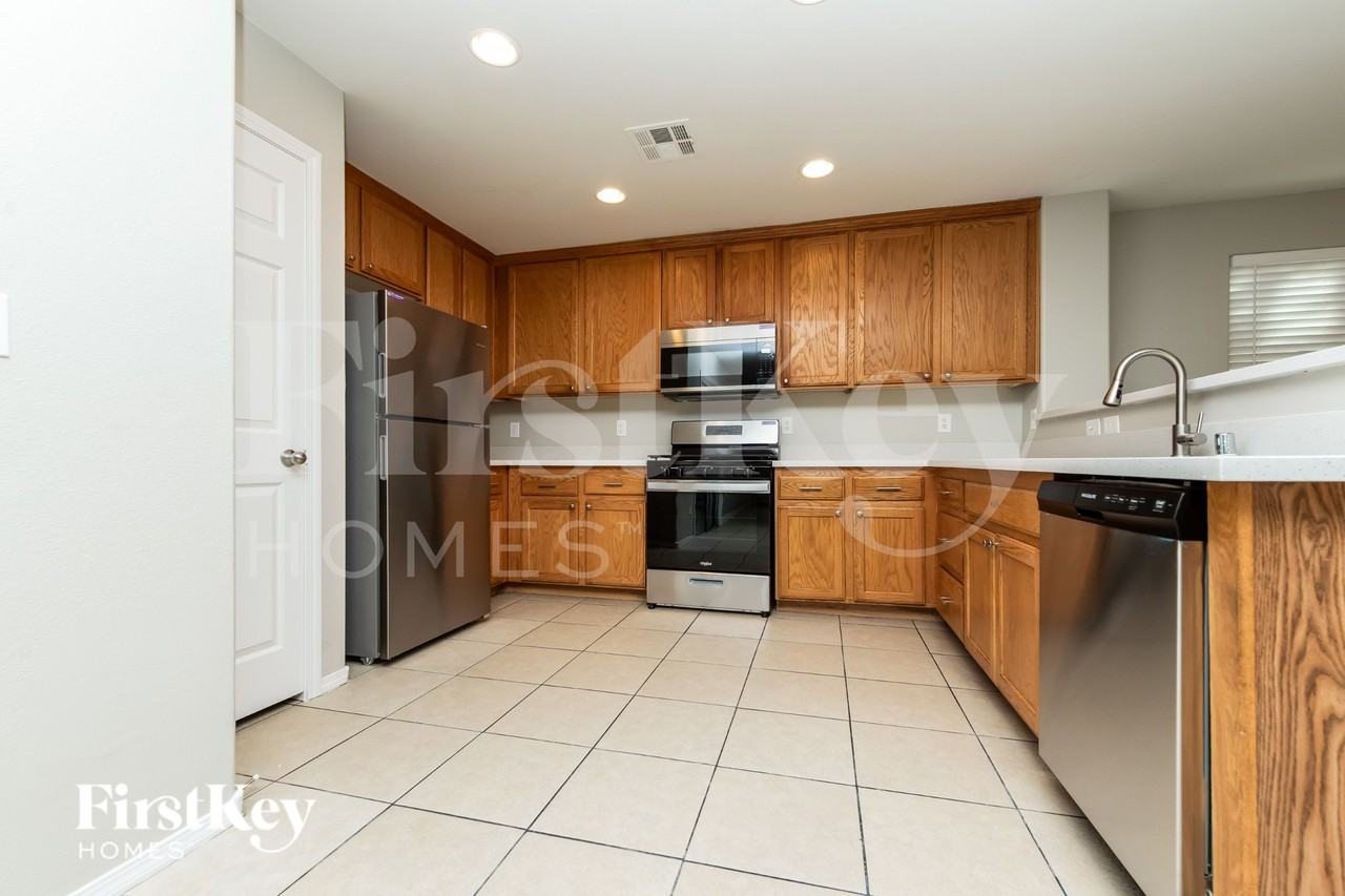 8301 Wildwood Glen Dr - Photo 6 of 19