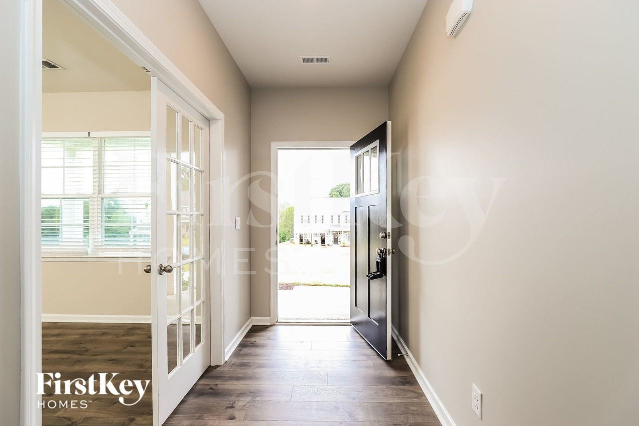 154 Lisa Ln - Photo 3 of 19