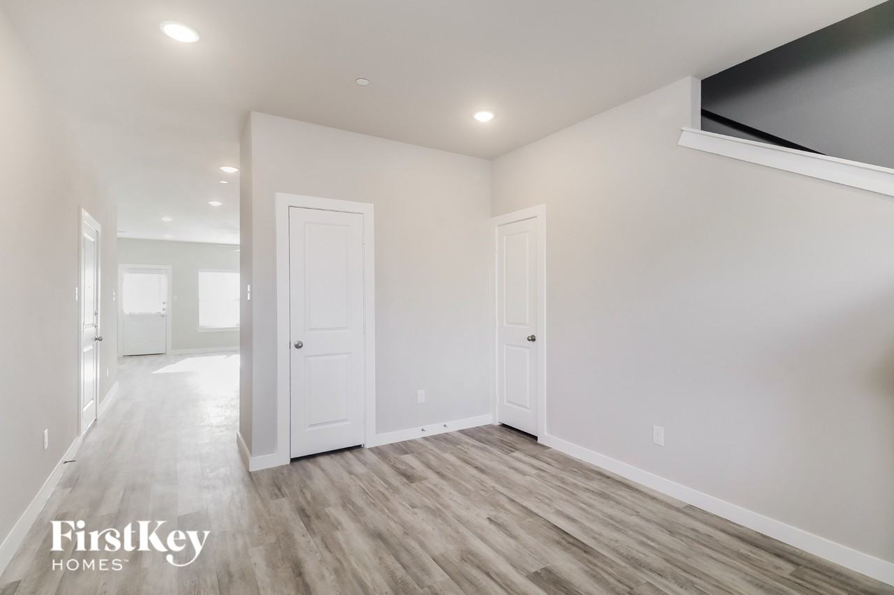 332 Niki Dr - Photo 2 of 15