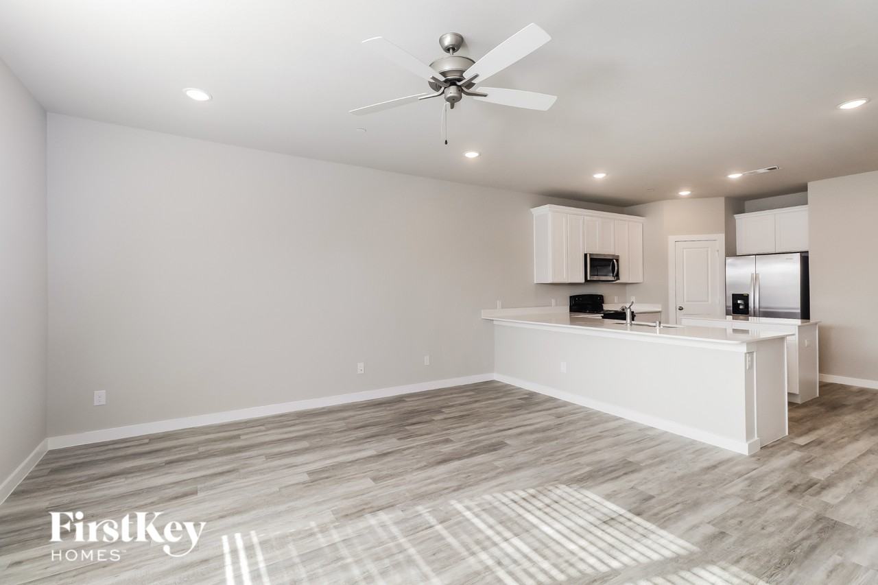 332 Niki Dr - Photo 5 of 15