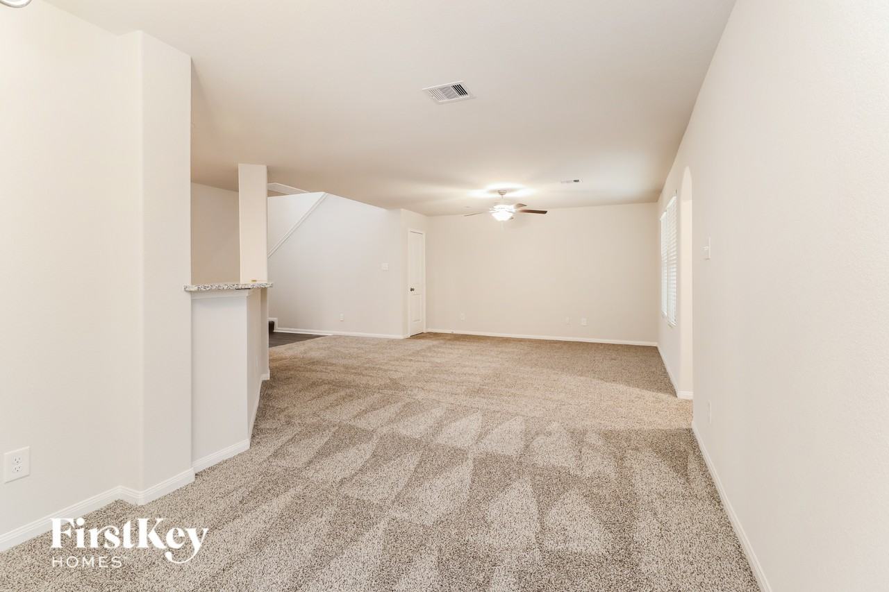 25617 Roy Rogers Rd - Photo 5 of 15