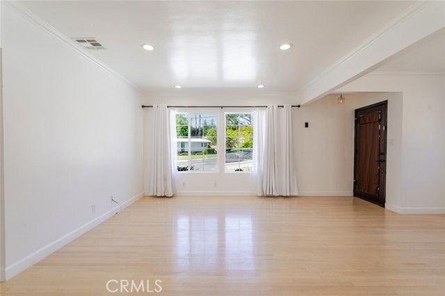 3960 Mayfield Ave - Photo 5 of 8