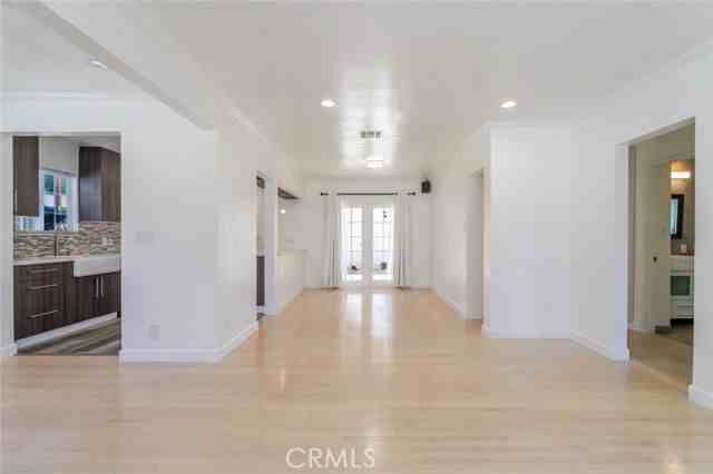 3960 Mayfield Ave - Photo 6 of 8