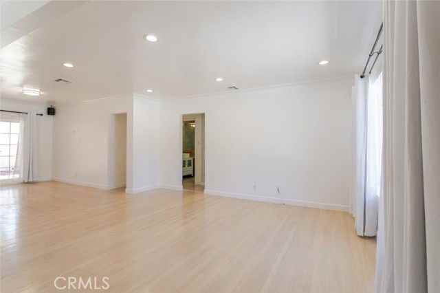 3960 Mayfield Ave - Photo 7 of 8