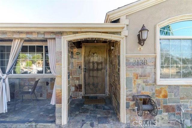 2138 N Frederic St - Photo 2 of 8