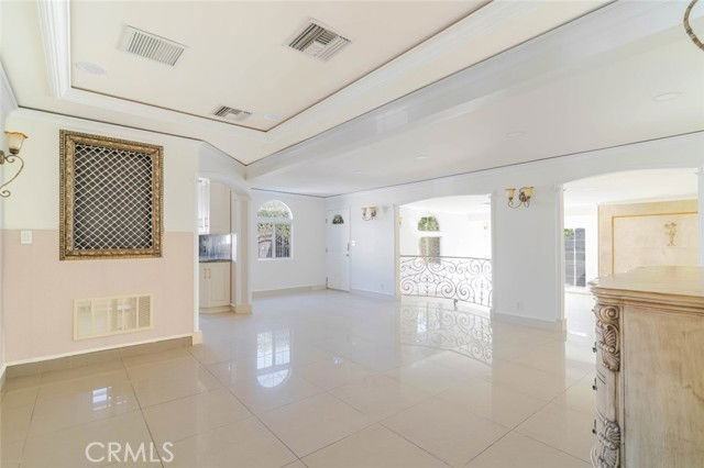 2138 N Frederic St - Photo 5 of 8