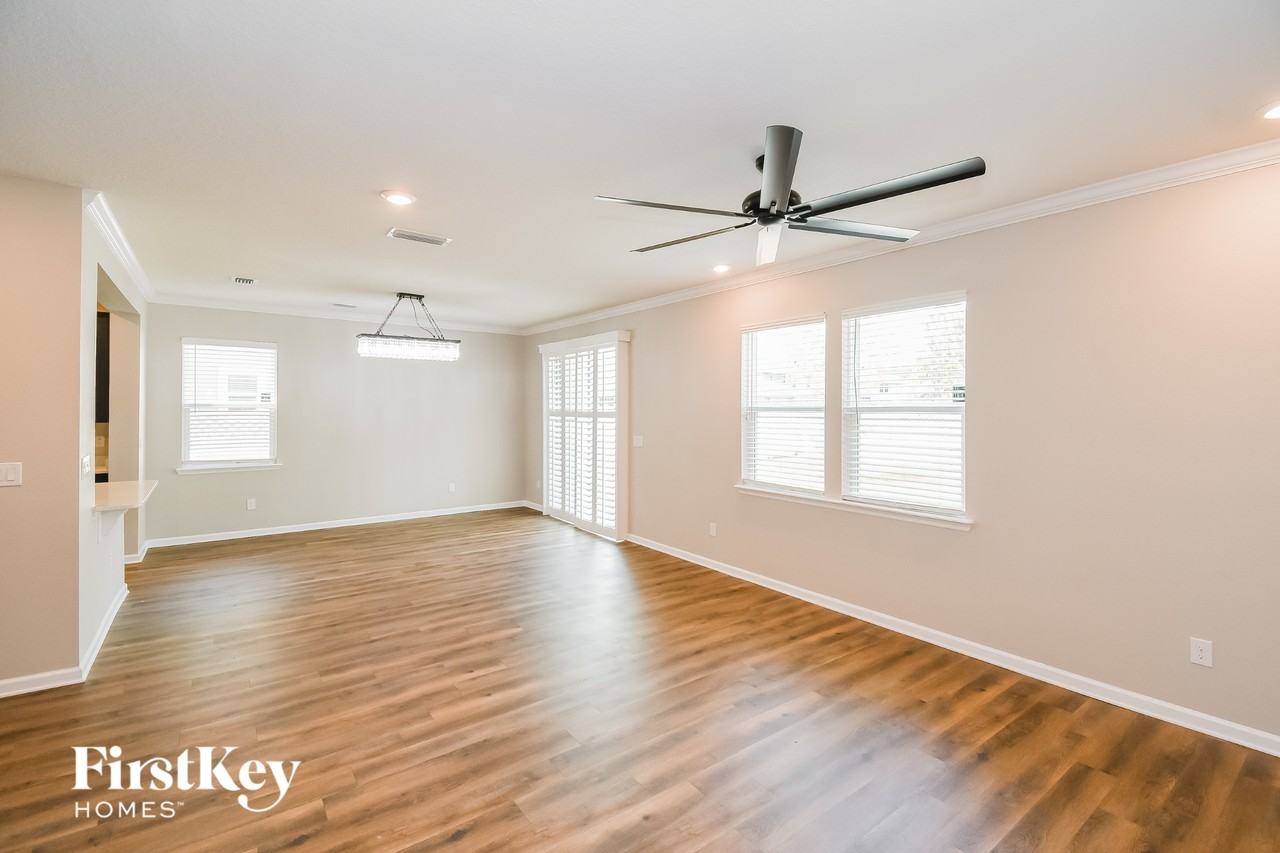 422 Hepburn Rd - Photo 3 of 15