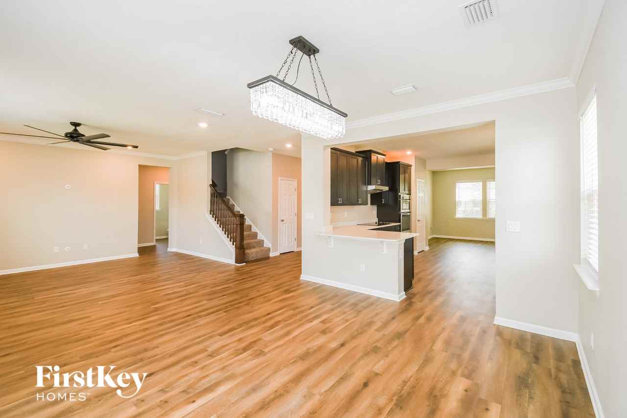 422 Hepburn Rd - Photo 4 of 15