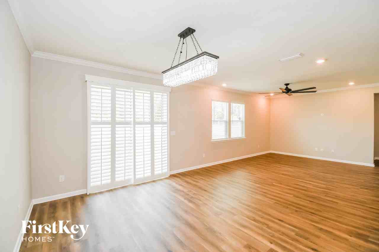 422 Hepburn Rd - Photo 5 of 15