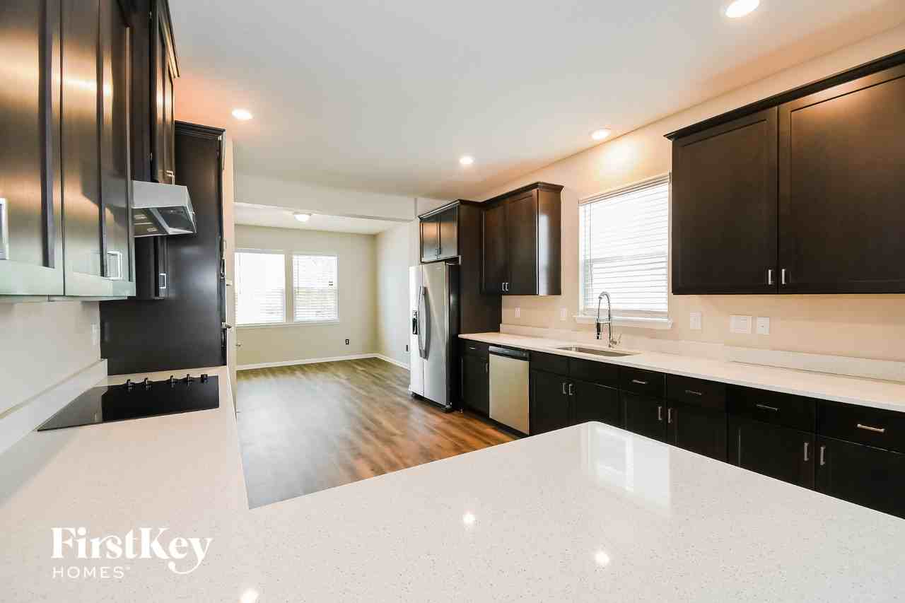 422 Hepburn Rd - Photo 6 of 15