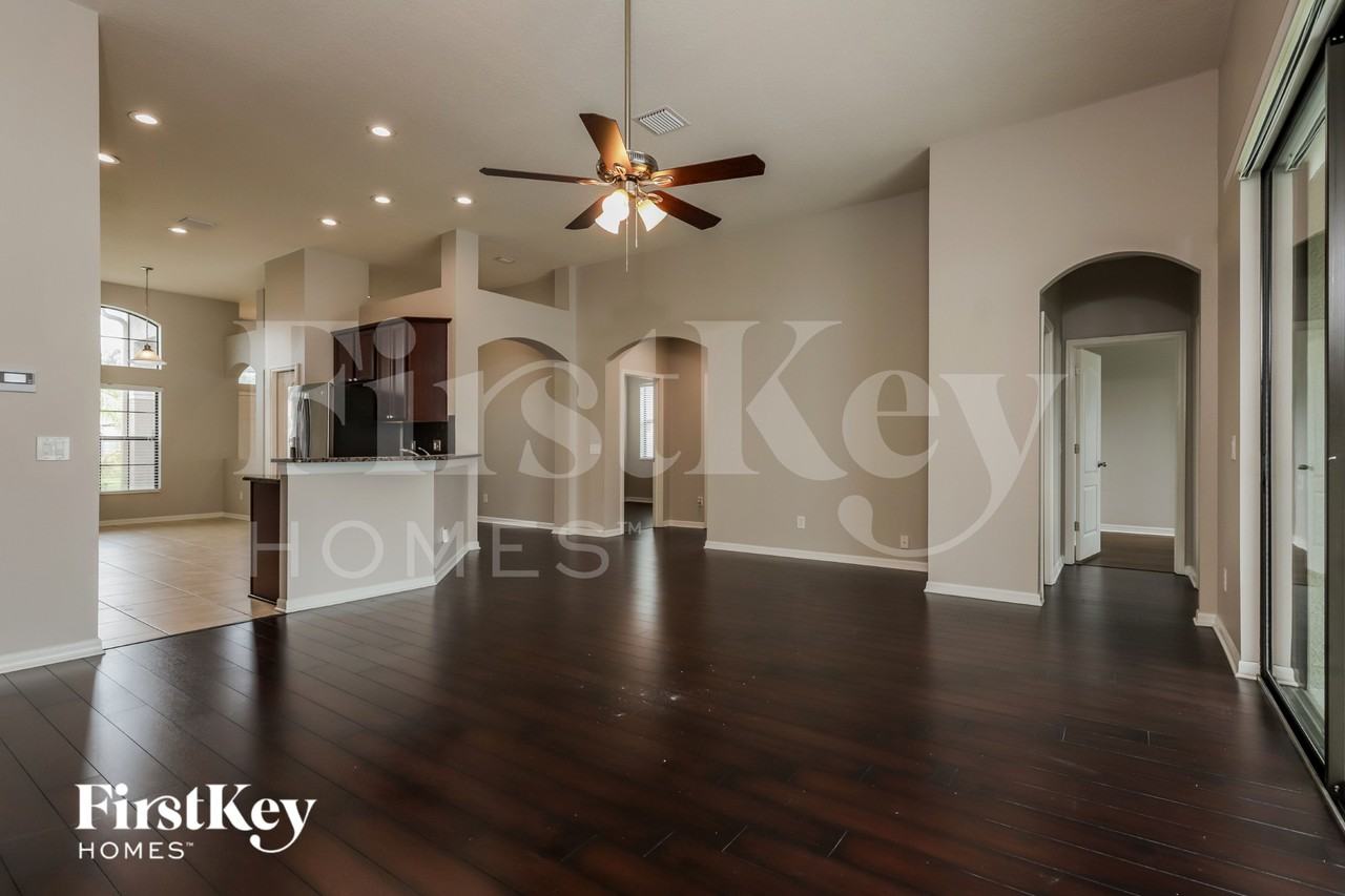 8507 White Poplar Dr - Photo 4 of 15