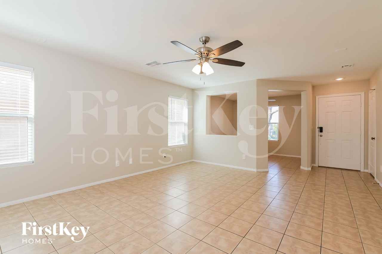 987 Eureka Dunes Ave - Photo 3 of 15