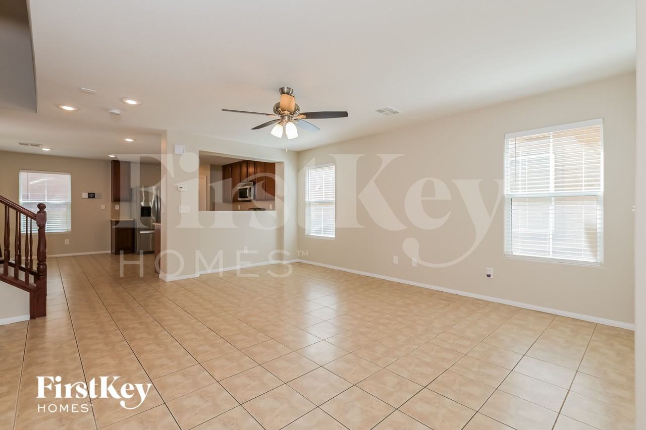 987 Eureka Dunes Ave - Photo 4 of 15