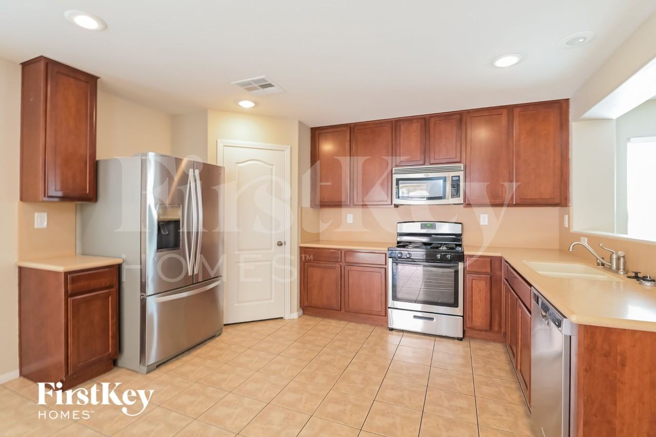 987 Eureka Dunes Ave - Photo 5 of 15