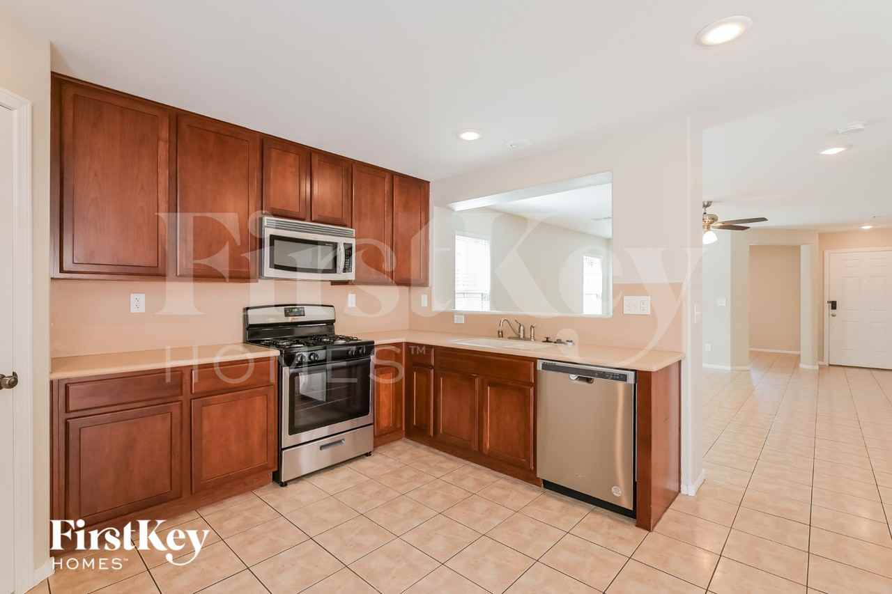 987 Eureka Dunes Ave - Photo 6 of 15